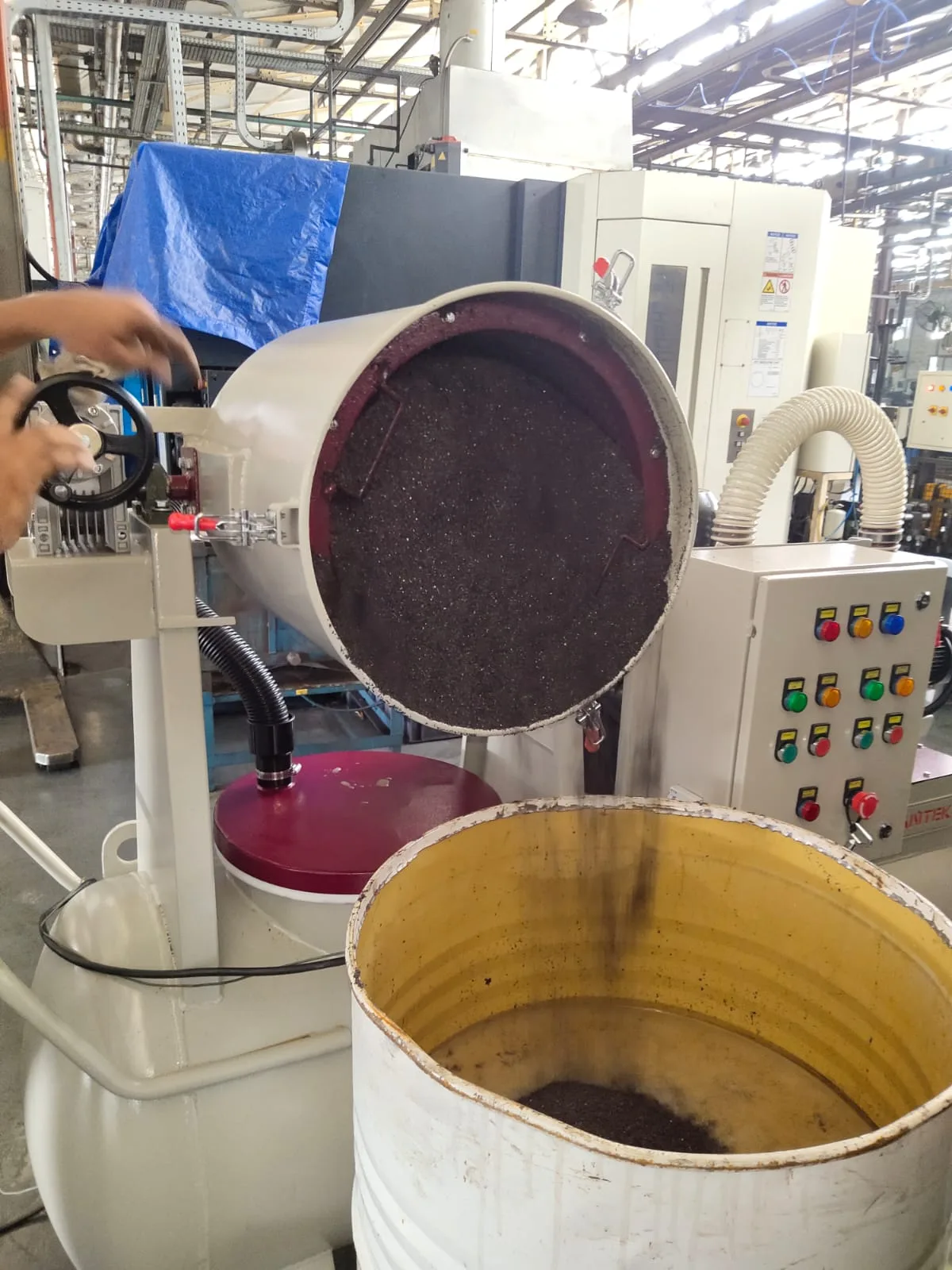 Coolant sump cleaner