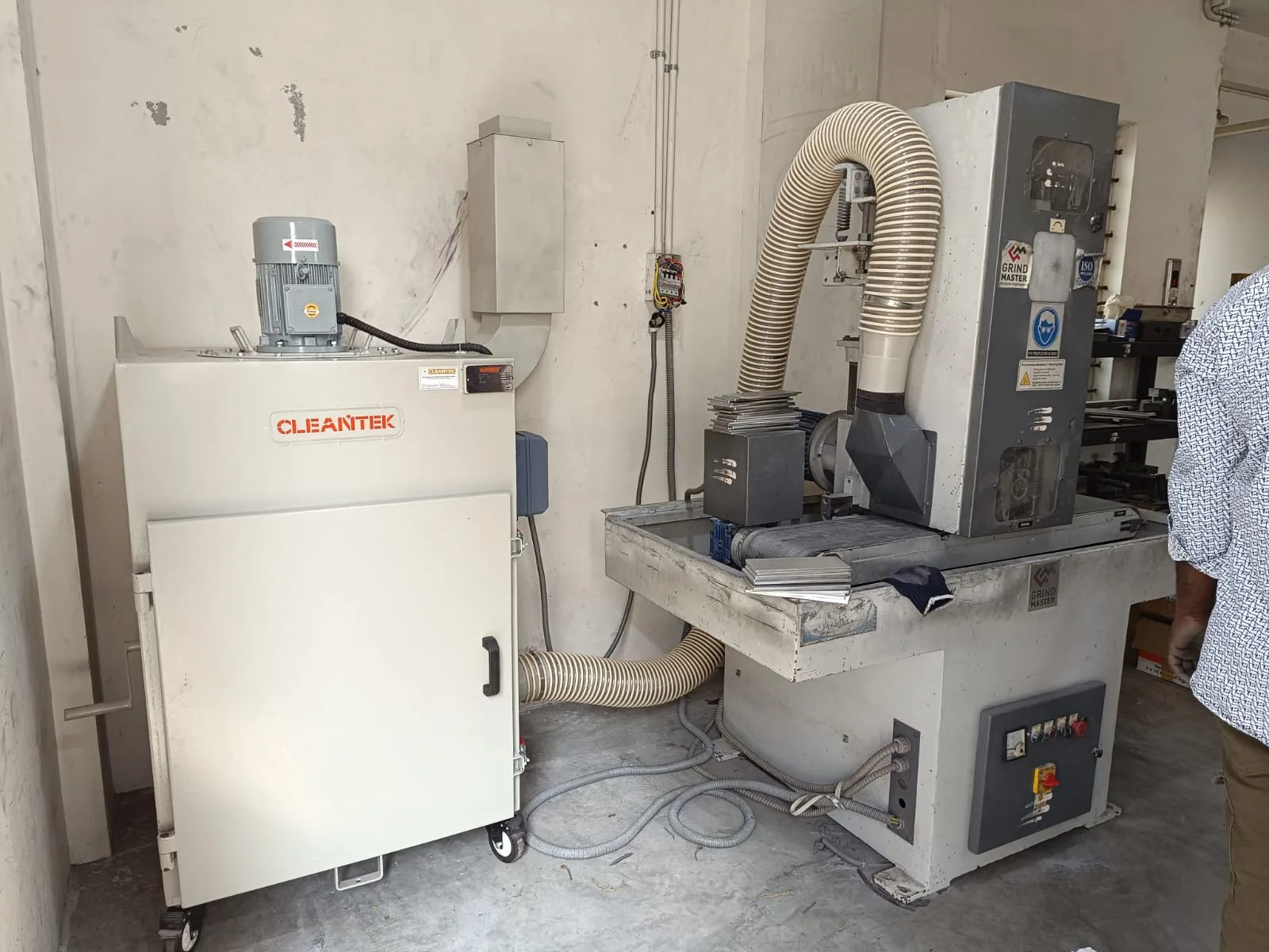 compact dust collector